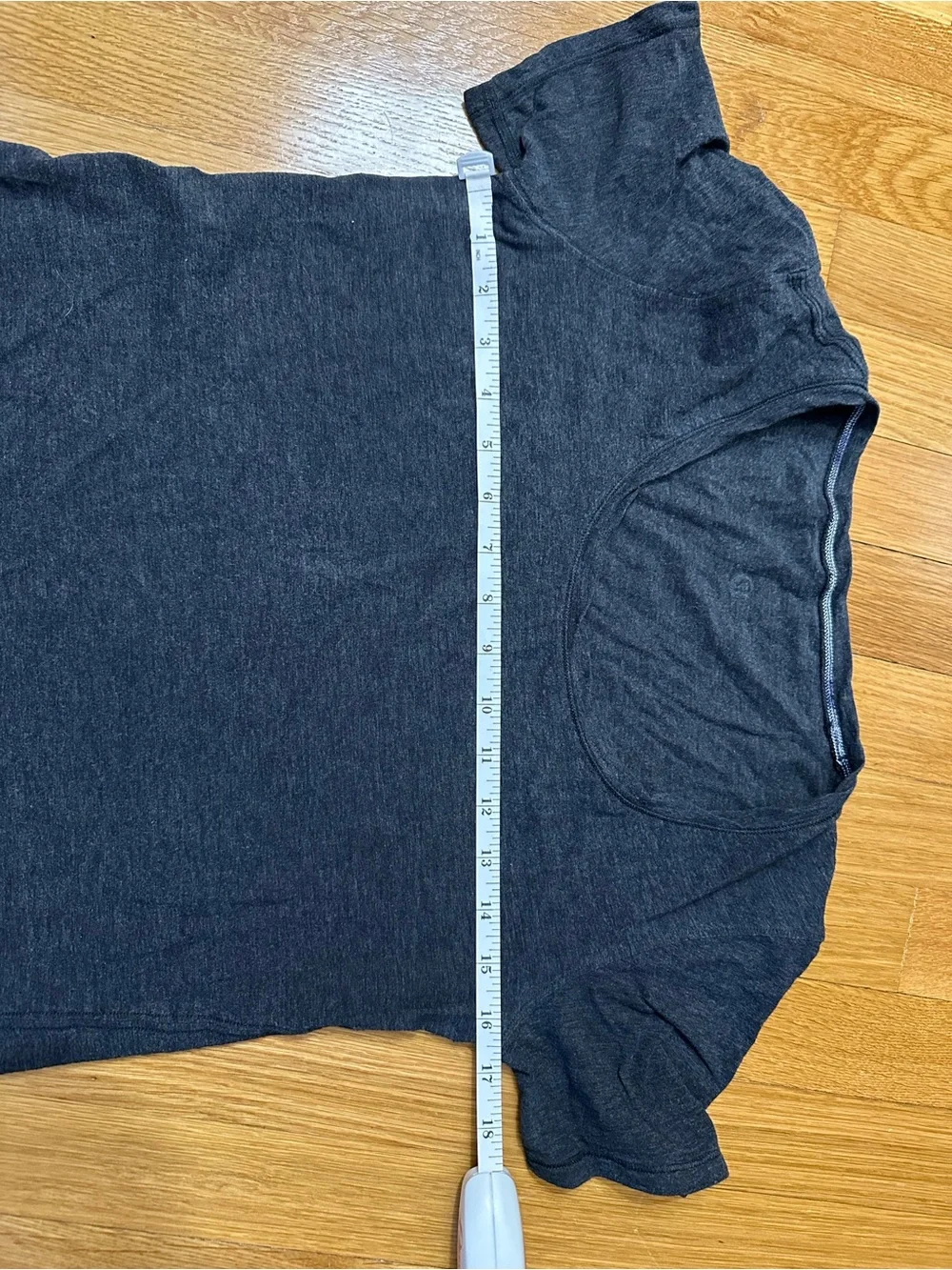 lululemon athletica Scoop Neck Short Sleeve Tee - Charcoal PTP 16.5 - Picture 3 of 4